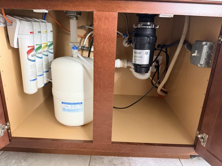 Under-sink reverse osmosis drinking water system