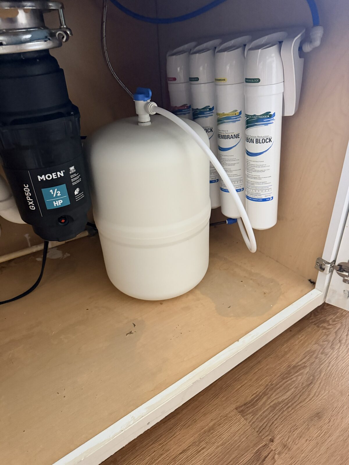 Under-sink reverse osmosis filter system